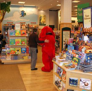 clifford-the-big-red-dog-bookstore.jpg