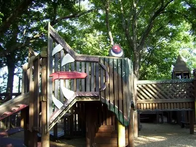 Brentwood-community-playground.jpg