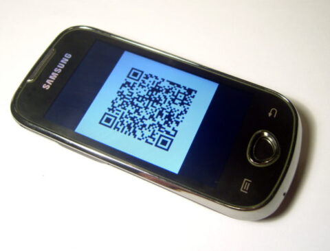 scan-qr-code-smartphone